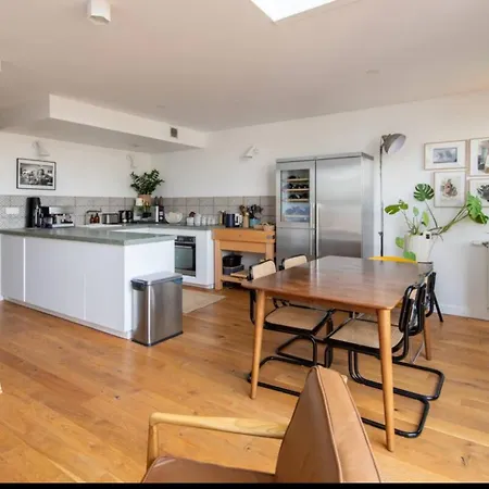 Beautiful Duplex With Large Terrace サン・トゥアン