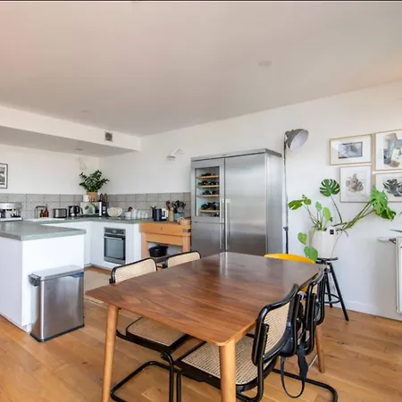 Beautiful Duplex With Large Terrace サン・トゥアン