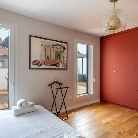 アパート Beautiful Duplex With Large Terrace サン・トゥアン
