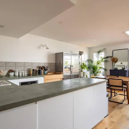 Beautiful Duplex With Large Terrace * サン・トゥアン